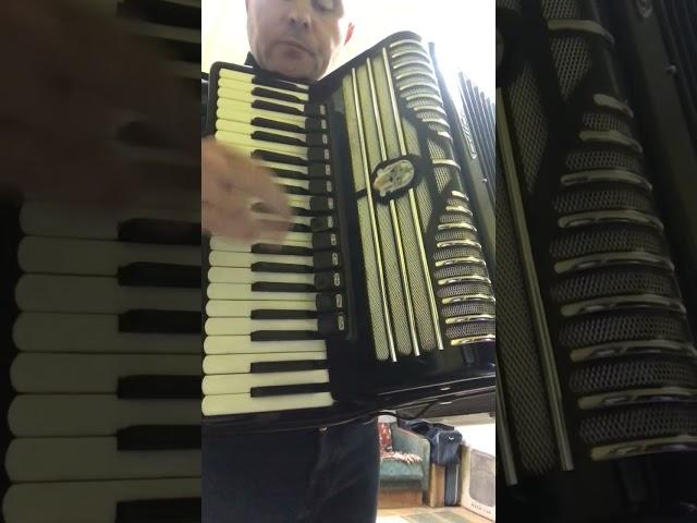 Weltmeister s5(cassotto accordion)very good condition