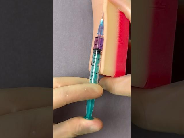 Emptying Injection Pads  #goodtoknow #funfact #vet #medicine #practice #hack #injection #technique
