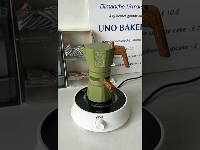green moka pot, so cool  double valve with thermostat extractor #bincoo #bincoocoffee #mokapot