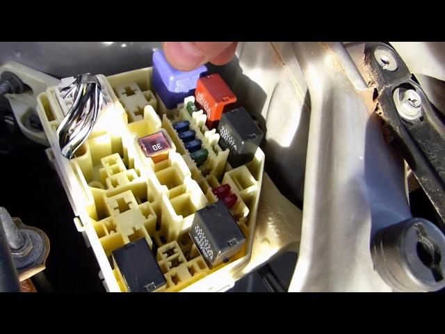 How to change fuses on Toyota Yaris / Echo / Vitz 1999 - 2005