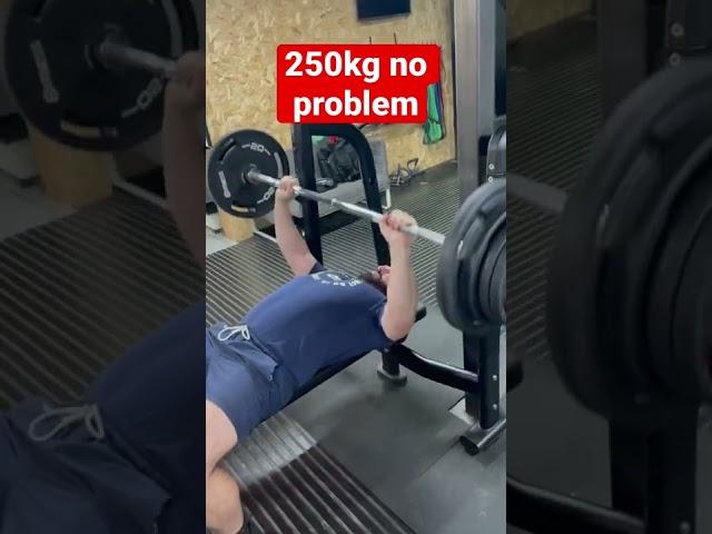 Michael Gilheaney #power 250 kg no problem￼