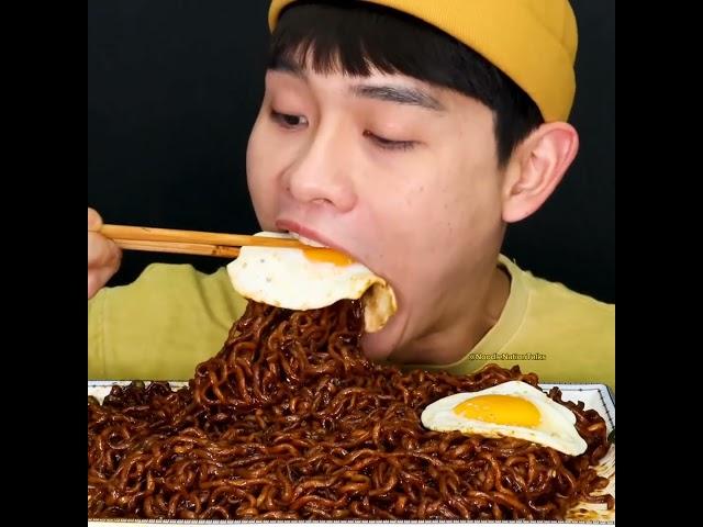 BLACK BEAN NOODLES WITH EGGS & KIMCHI️#asmr #mukbang#blackbeannoodles #eating #bigbites@Bonggil