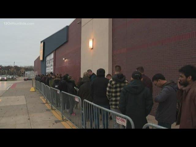 Black Friday shoppers line up for Best Buy deals on Thanksgiving Day