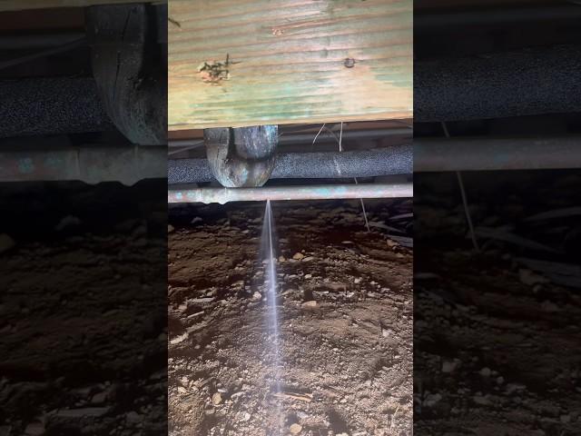 repairing a 1/2” copper line in a crawlspace #plumber #plumbing