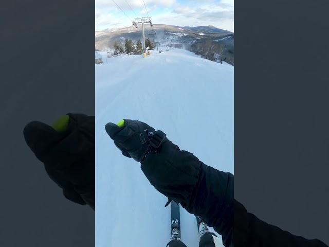 low light icy laps but with some fluff #eastcoast #skination #skiingholiday #skiing #skiingtime