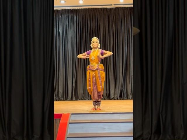 Bharathanatyam performance at guruvayoor temple #dance #classicaldance #guruvayoor #viralvideo
