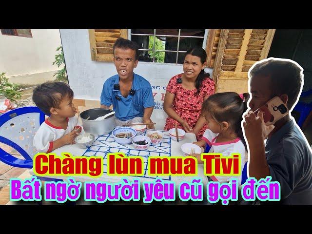 Trong khi chờ đợi tivi thì có người yêu cũ điện cho chàng lùn