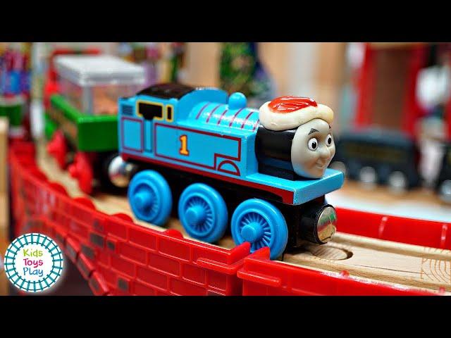 Kids Toys Play Thomas and Friends Santa's Workshop Wooden Railway Track Build