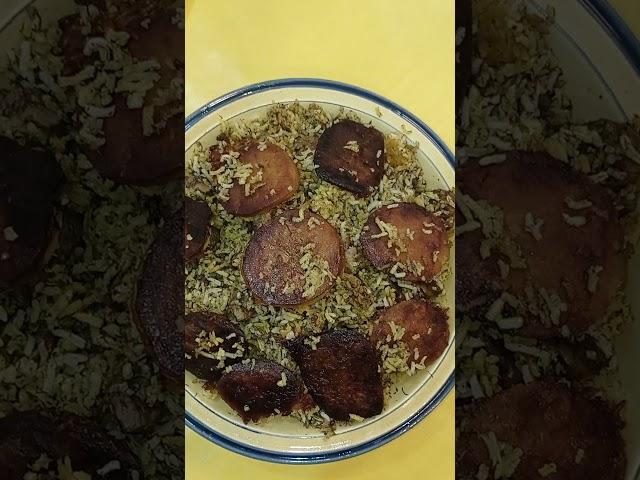 Iranian food.                                       سبزی پلو با گوشت