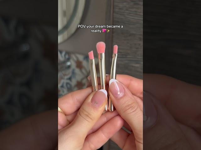You need this for travelling! #makeup #beauty #travel