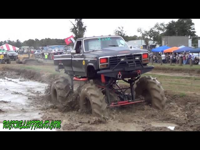 BIG FORD TRUCK MUDDIN