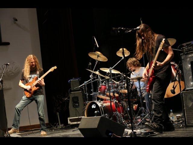 Guthrie Govan, Marco Minnemann, Bryan Beller_6 - The Aristocrats_Vladivostok LIVE