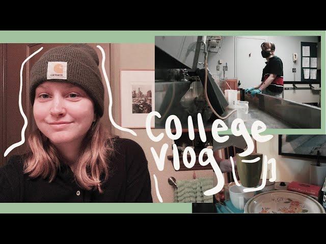 work in the photo lab with me! || senior photo major ~ vlog