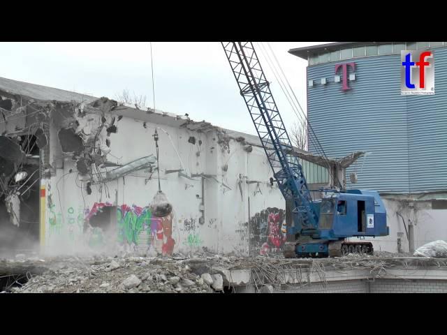 MENCK M 90 Silent, Wrecking Ball Warehouse Demo / Abbruch Telekom München-Aubing, 11.02.2016.