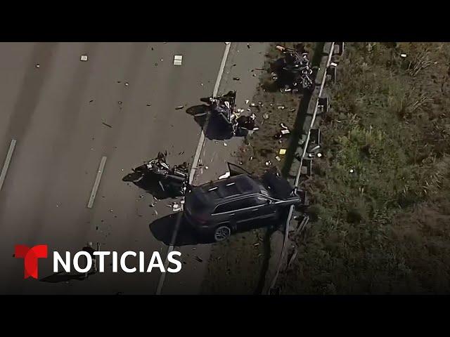 Tres oficiales que iban en motocicleta son arrollados por un vehículo | Noticias Telemundo