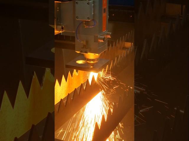 Optimal-3015 cuts 10mm steel #fiberlaser #cnc #instankoservis.ua #machinery #metalworking