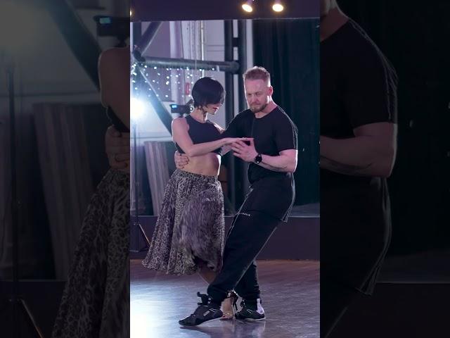 Street Tango Improvisation. Павел Собирай и Сабрина Амучастегуи. #neotango #dance #tangonuevo #love
