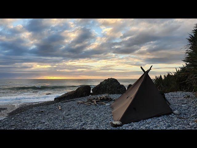 Bushcraft Camp on a Beach - New Zealand Solo Overnight