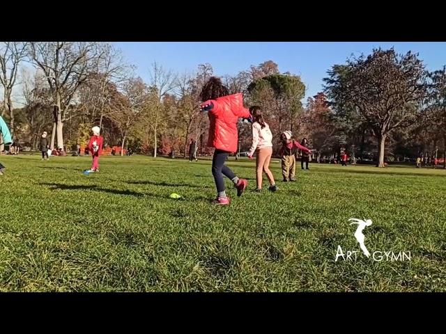 Ginnastica all'aperto per bambini