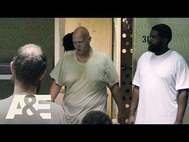 60 Days In: Pod Boss "Sheckles" Orders Two Inmates to Fight (S1 Flashback) | A&E