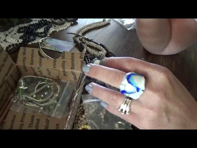 ВИНТАЖНАЯ бижутерия. Купила ЛОТ, приглашаю открыть посылку.