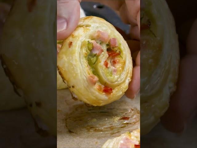 The perfect puff pastry appetizer rolled pizza buns #puffpastryrecipe #puffpastry #puffpastryrecipes