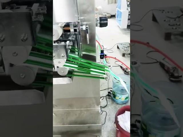 High speed fold cutting wet wipes machine