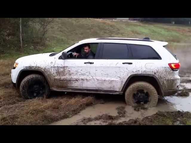 2014 Jeep Grand Cherokee in the mud - WK2 off-roading