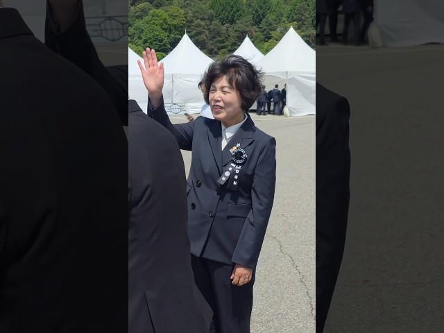 강정애 보훈부 장관,이재명 대통령이 사표 반려 하니 신나셨네요.취약계층 유공자 집중지원도 한다 하네요 #이재명대통령 #현충일