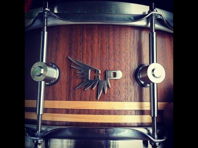 Swayinghill snare shelf Episode 01: Hendrix Drums Archetype Walnut Stave aka Brown Sugar