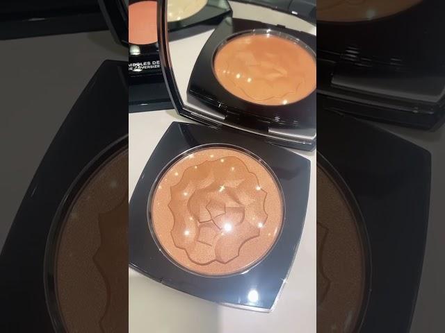 Chanel le symboles de Chanel highlighter le lion | Chanel holiday 2023 makeup