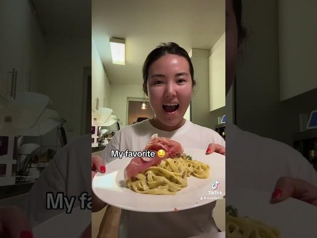 What I eat in a day! Pasta and burger 