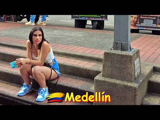 Medellín Colombia Walking Tour - El Centro, Calle 48, Plazuela San Ignacio 4K 