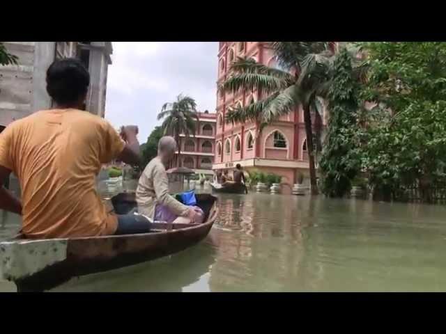 2015 Ganges River flood of Mayapur video plus Food For Life.