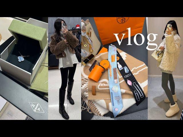 vlog_ 크리스마스 선물 언박싱하다가 역대급 분량 찍은 일상️, 반클리프 칼세도니 언박싱, 에르메스 머플러 & 트윌리 언박싱, 프라다 코트 구입기, 29cm 입어보기