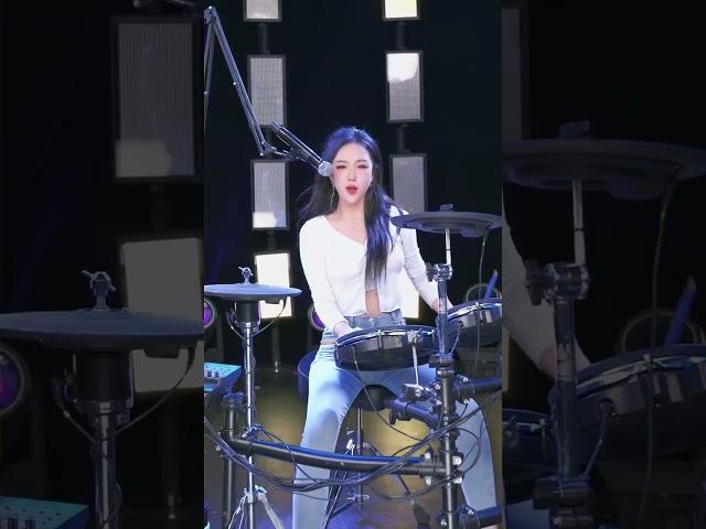 青春旋律飞扬，架子鼓演奏魅力无限！#青春旋律 #音乐飞扬 #架子鼓演奏