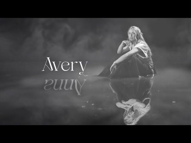 Avery Anna - Two Sides Of The Story (Lyric Video)