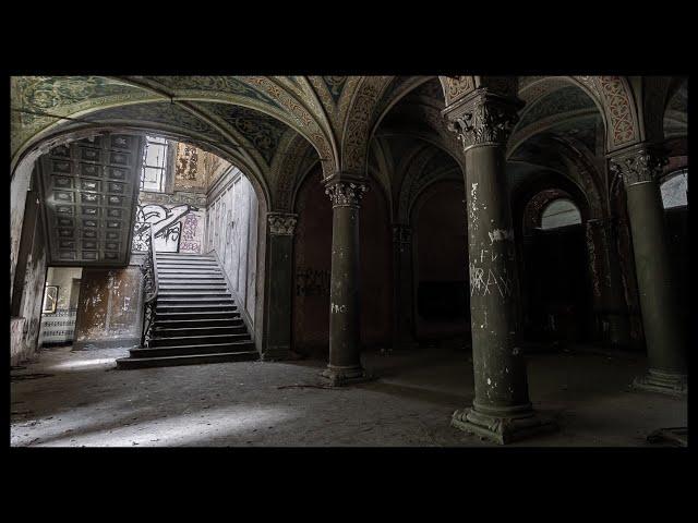 Beautiful Abandoned Italian Villa Exploration