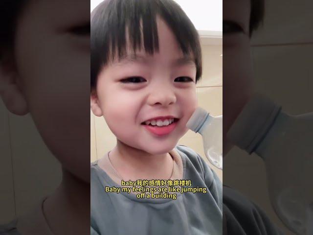 Lewen宝宝睡前和妈妈说今天自己独立在餐厅点单，还 “告状” 潘爸让打店主叔叔屁股，控诉可爱超标！放学变 “瑜伽大师”，秀高难度动作还做俯卧撑好厉害；回家玩具突然推倒发脾气，气呼呼过后又乖乖跪坐收拾