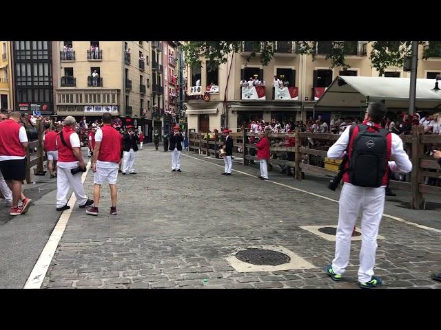 Los gaiteros se unen al recorrido del encierro