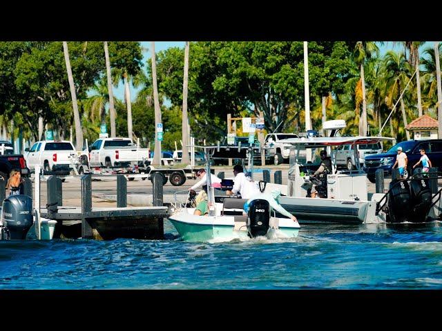 Boat is Sinking ! Boater Panics and Destroys Boat ! (Chit Show)