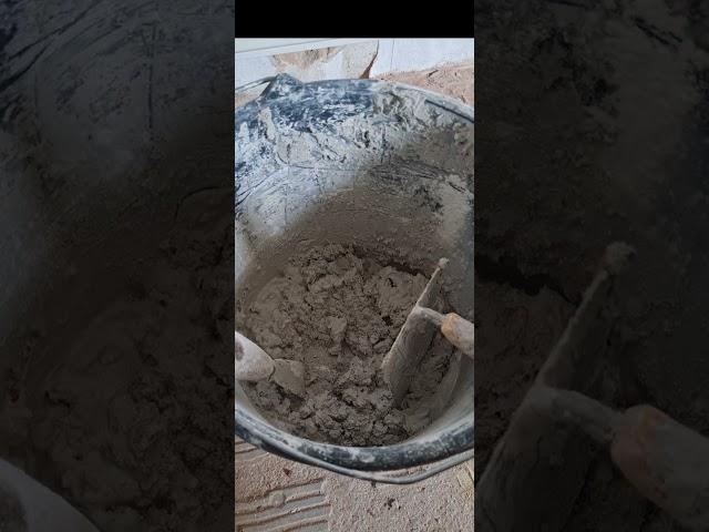 Viele machen diesen Fehler. Wie Ihr richtig Elektrikergips anmischt #handwerk #renovierung