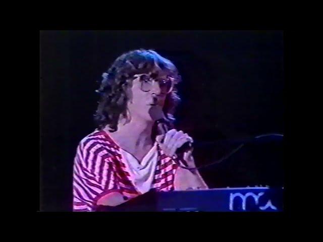 "Mientras miro las nuevas olas" - Serú Girán en vivo, 1982 (En Buena Calidad)