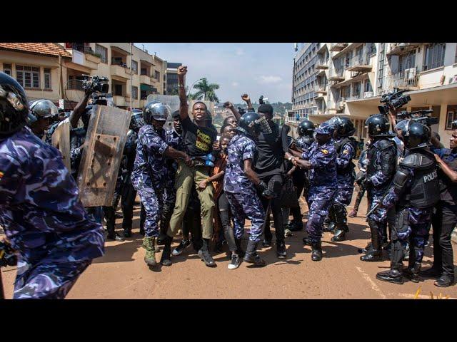 Vendor Handcuff by police