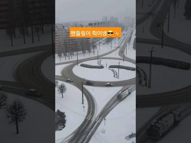 미끄러운 도로위 핸들링 고수의 운전스킬 #드리프트 #winterdrift #drivingskills #shorts