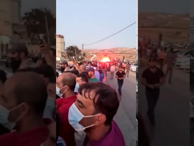 تشييع جثمان 6 شبان من قرية دير العسل توفوا في حفرة امتصاصية اليوم _  رحمة الله عليهم . . .