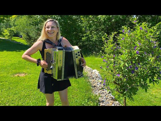 VOLKSMUSIK - Claudia Hinker spielt EIN HERZ FÜR DIE MUSIK auf ihrer Steirischen Harmonika!