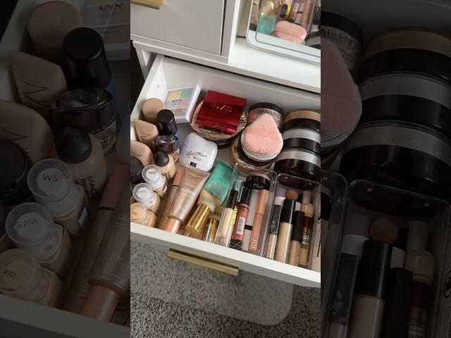 What age??? #momlife #daughter #makeup #organization #vanity #makeuphaul
