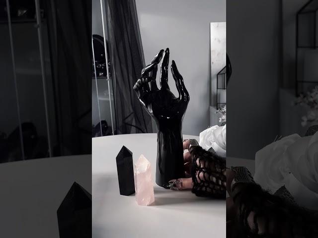 Killstar hand ring stand 