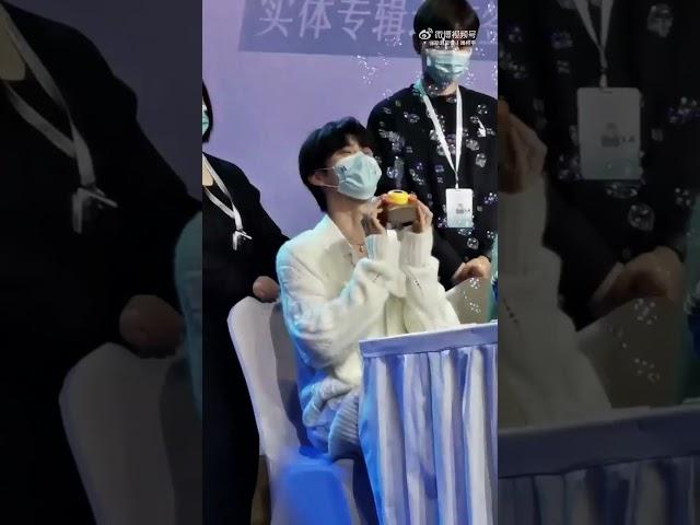 INTO1 周柯宇 Wonderland Party 北京签售会 柯宇宝宝，泡泡机好玩吗？Zhou Keyu Beijing signing event 20220109